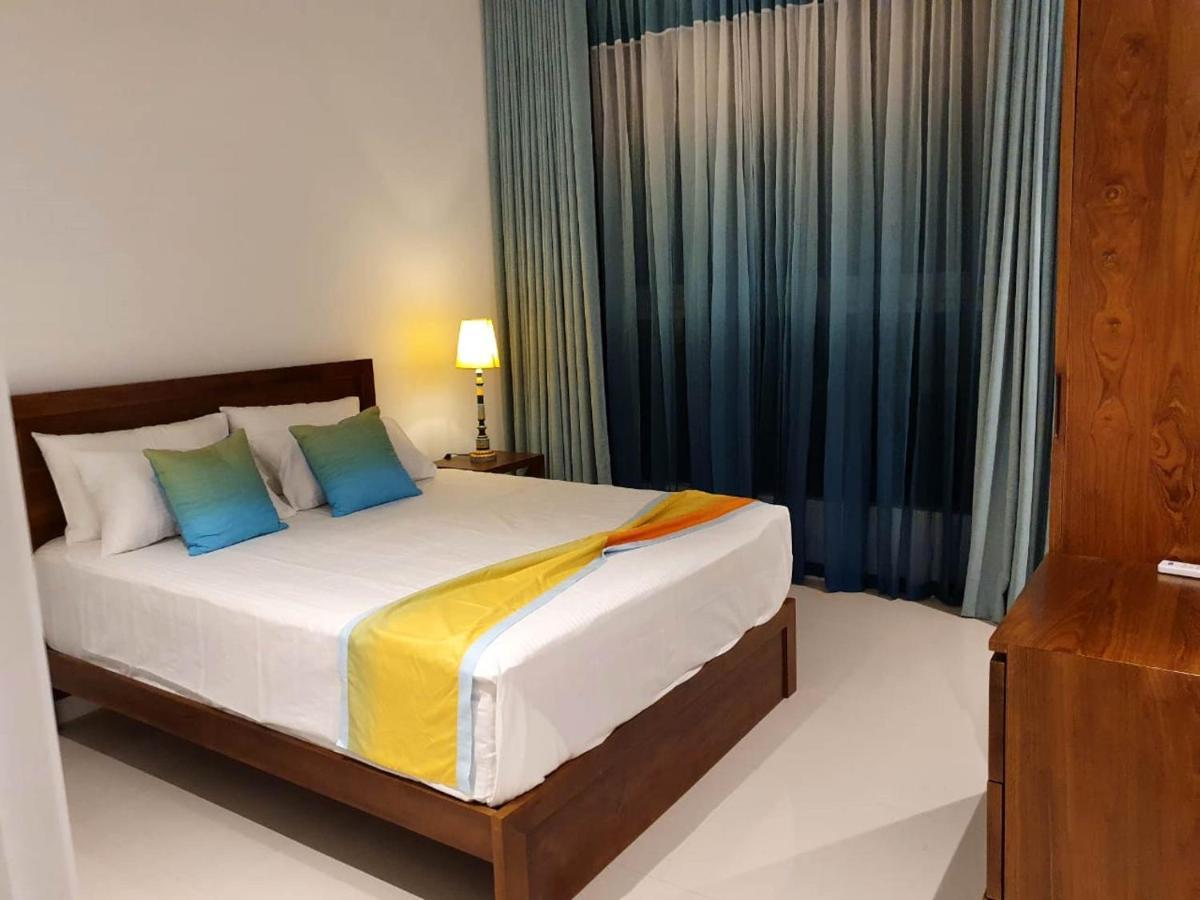 Hasara Oceanfront Apartments Galle Exteriör bild