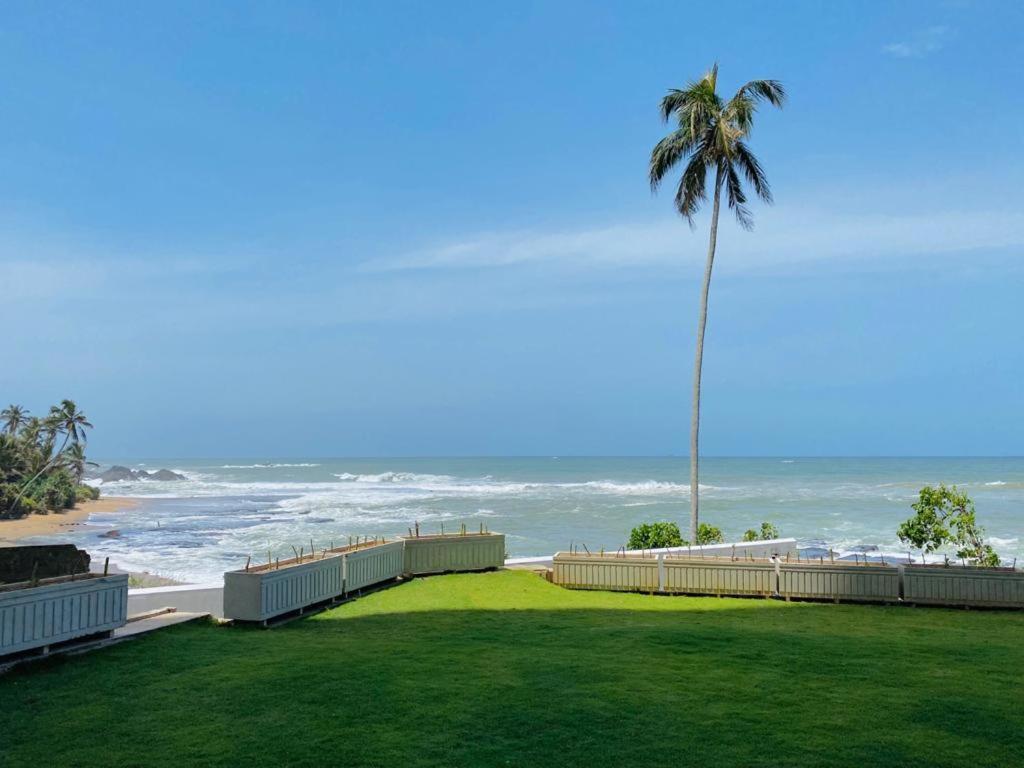 Hasara Oceanfront Apartments Galle Exteriör bild