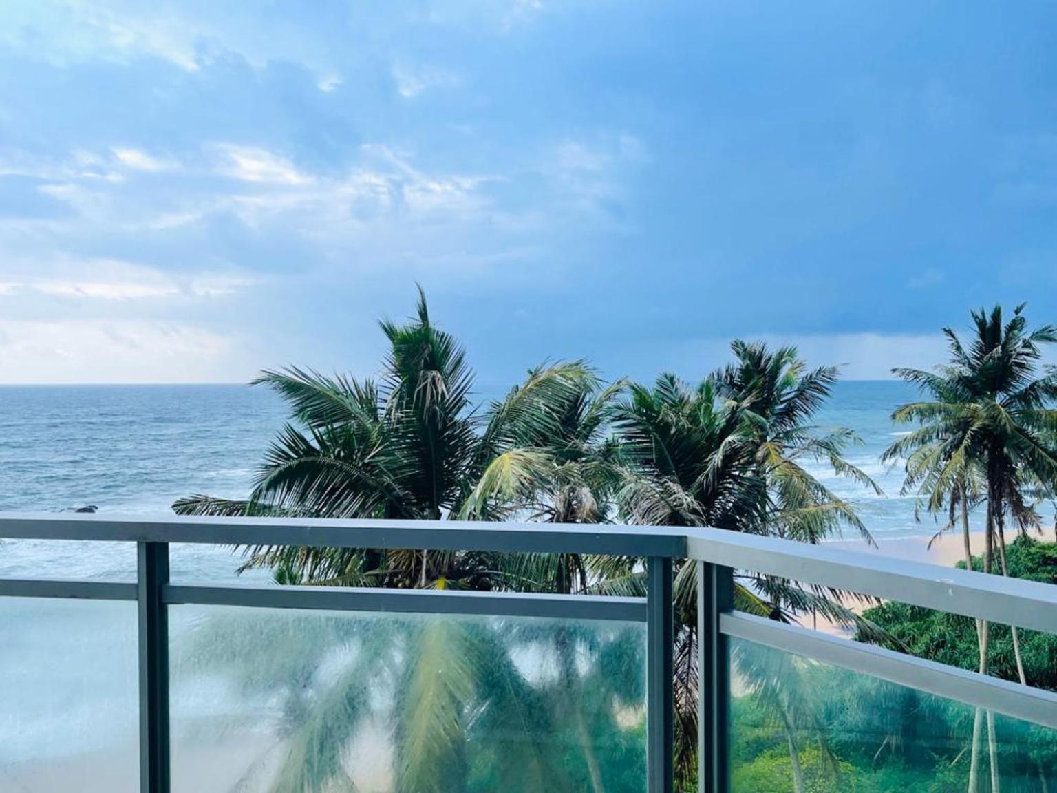 Hasara Oceanfront Apartments Galle Exteriör bild