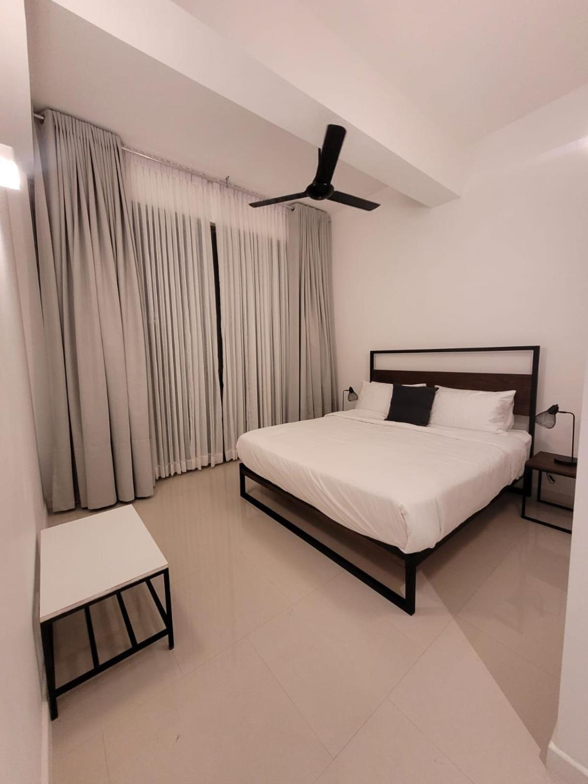 Hasara Oceanfront Apartments Galle Exteriör bild