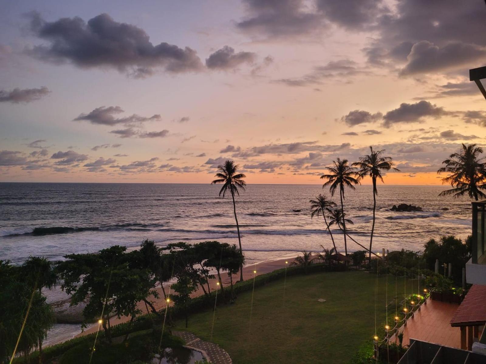 Hasara Oceanfront Apartments Galle Exteriör bild