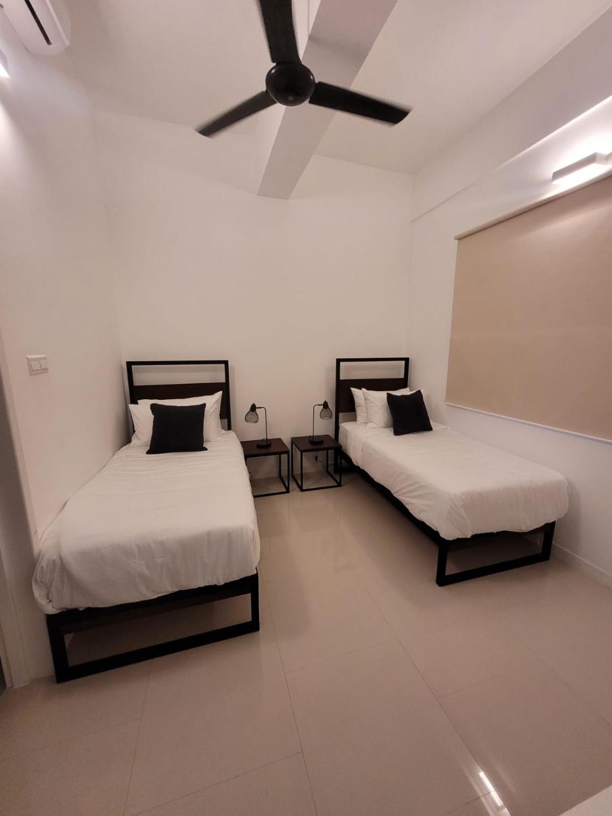 Hasara Oceanfront Apartments Galle Exteriör bild