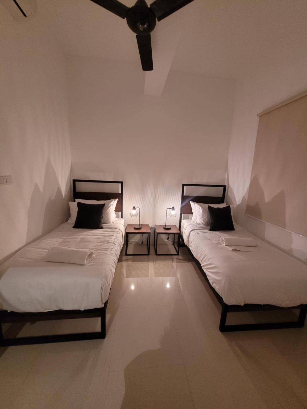 Hasara Oceanfront Apartments Galle Exteriör bild