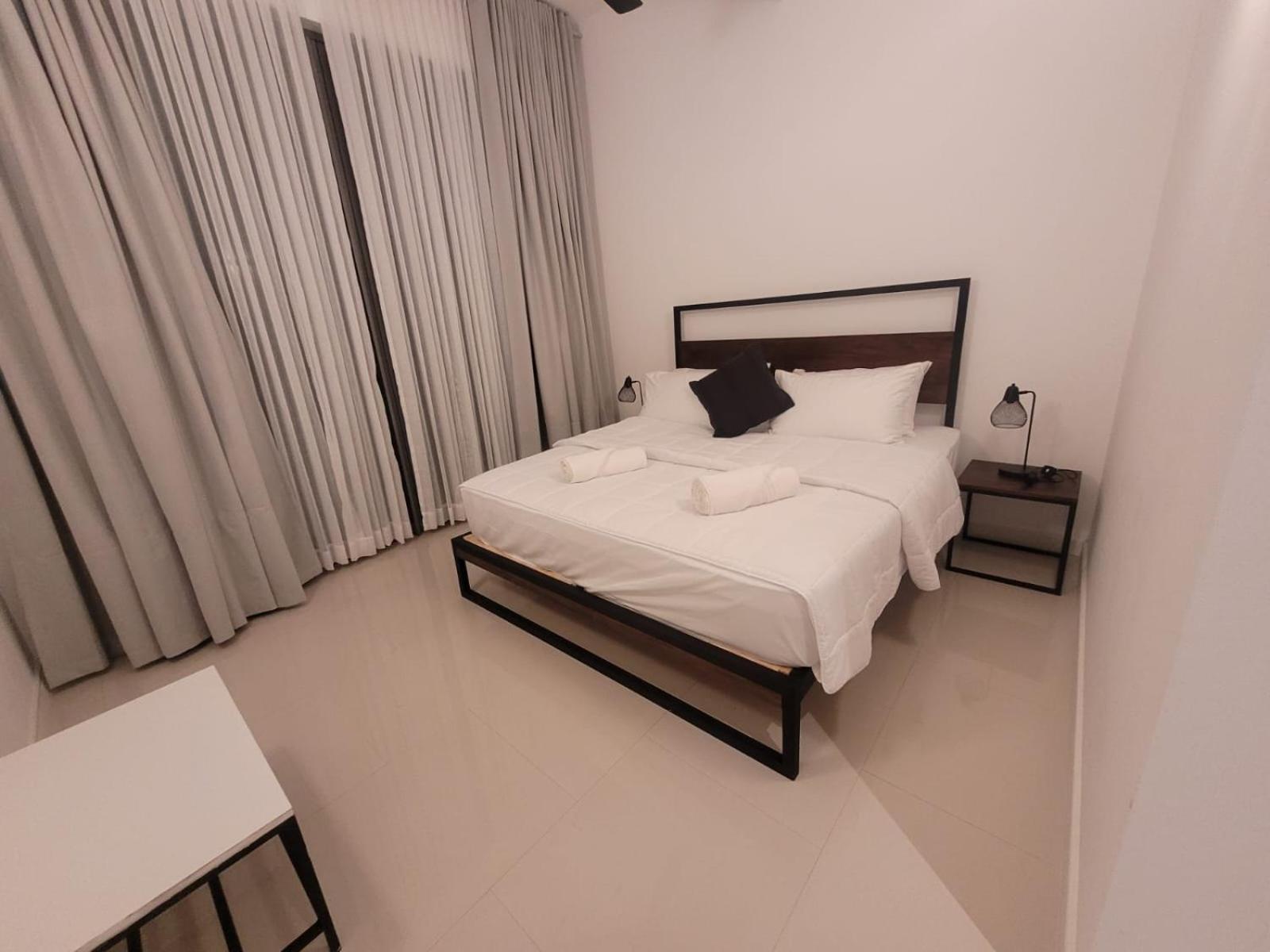 Hasara Oceanfront Apartments Galle Exteriör bild