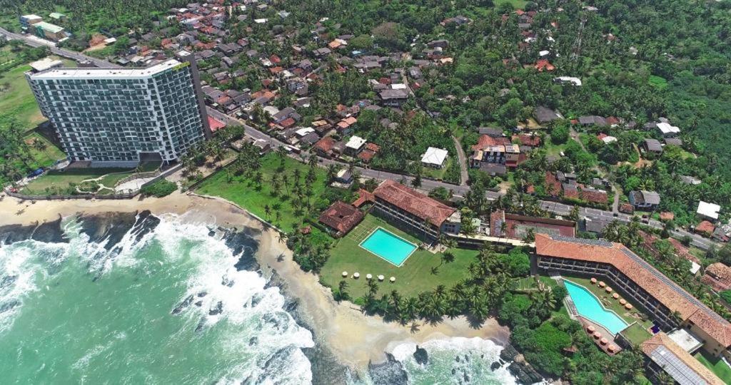 Hasara Oceanfront Apartments Galle Exteriör bild